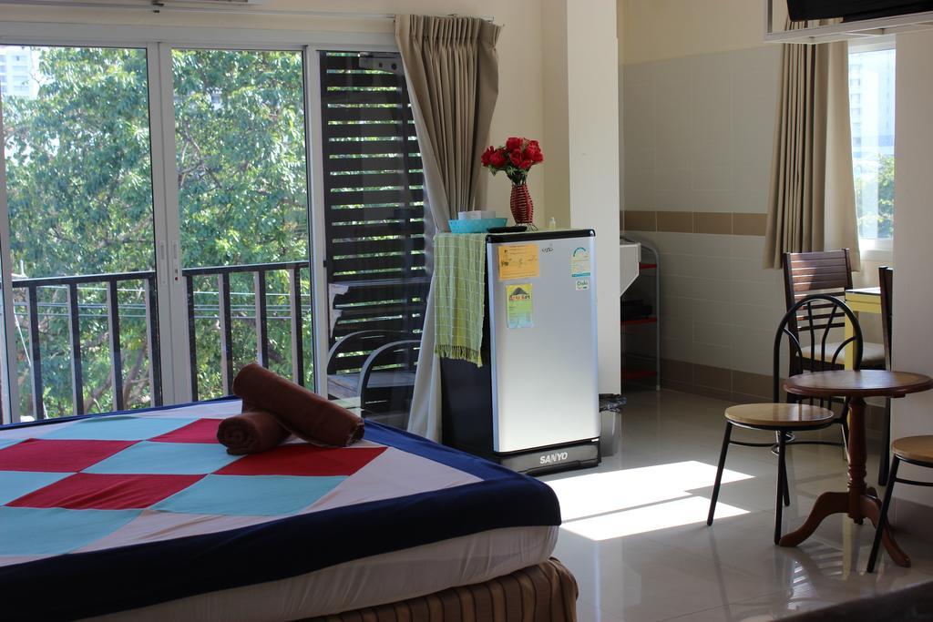 Dacha Beach Pattaya Exterior photo